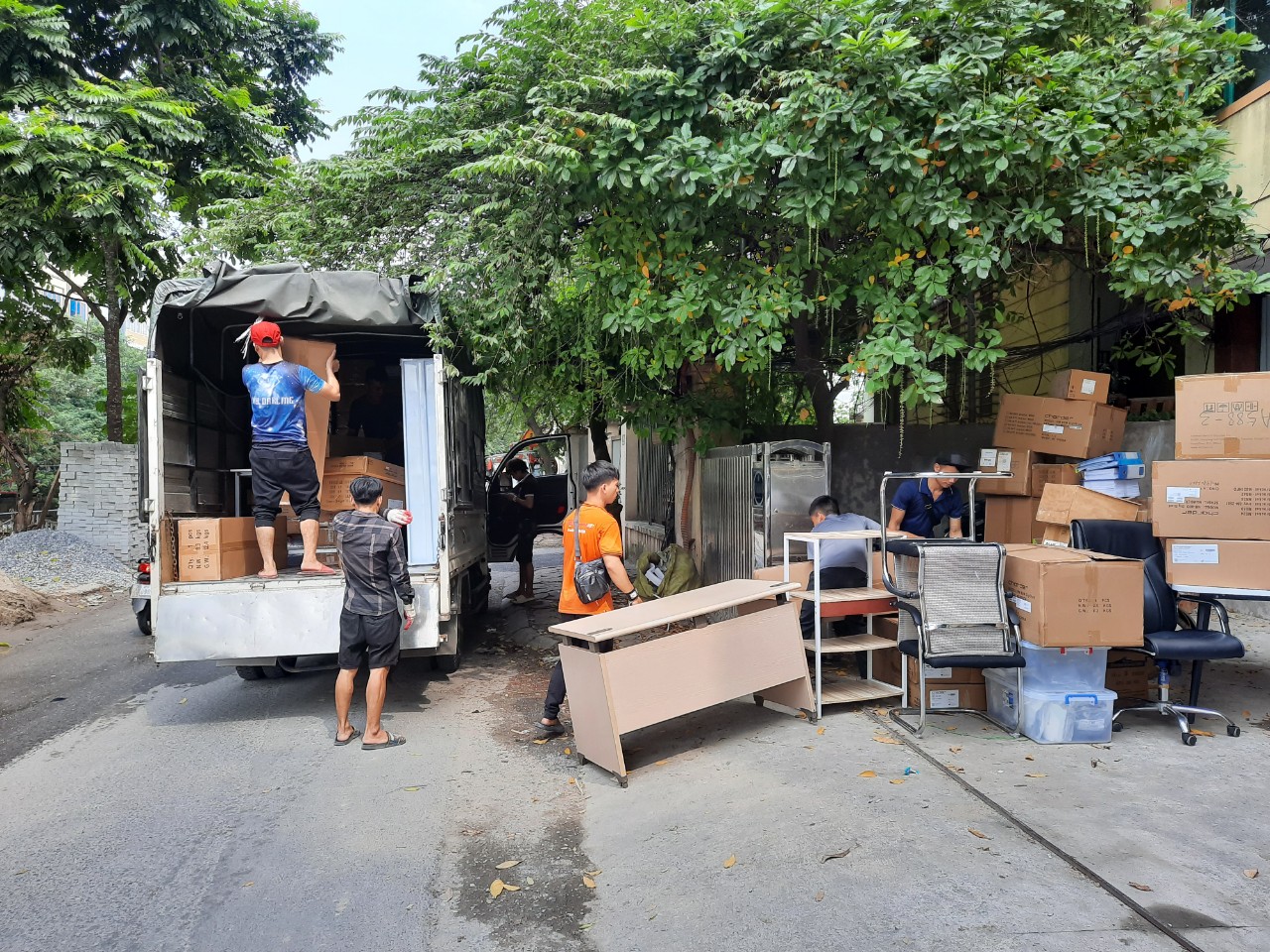 xe tải chuyển văn phòng